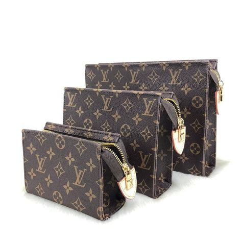 louis vuitton toilet tas|louis vuitton toiletry pouch 15.